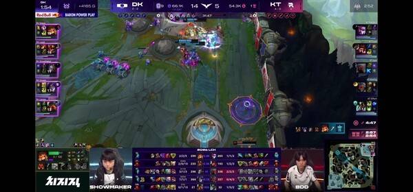 15일 서울 종로구 치지직 롤파크에서 열린 '2026 LoL 챔피언스 코리아(LCK)' 정규 시즌 2라운드 경기 2세트에서 KT 롤스터가 디플러스 기아의 상승을 저지하면 2세드를 가져가며 1대1로 다시 원점으로 돌려놨다. (디플러스기아 & KT롤스터=1:1). /사진=네이버 치지직 라이브영상 캡처