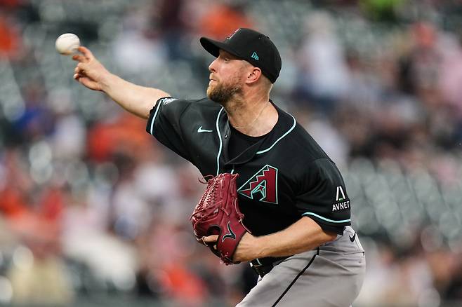 Arizona Diamondbacks starting pitcher Merrill Kelly delivers during the second inning of a baseball game against the Baltimore Orioles, Tuesday, April 14, 2026, in Baltimore. (AP Photo/Stephanie Scarbrough)







<저작권자(c) 연합뉴스, 무단 전재-재배포, AI 학습 및 활용 금지>