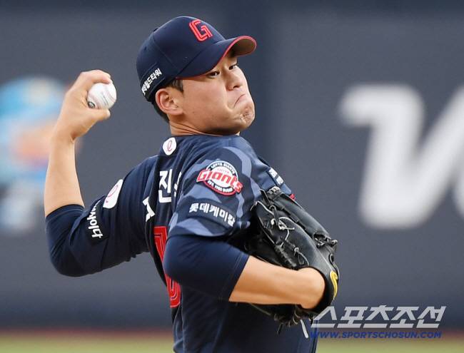 12일 수원 KT위즈파크에서 열린 롯데-KT전. 롯데 선발투수 김진욱이 투구하고 있다. 수원=정재근 기자 cjg@sportschosun.com/2025.6.12/