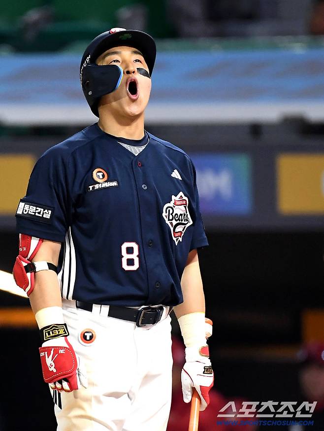 14일 인천 SSG랜더스필드에서 열린 SSG와 두산의 주중 3연전 첫 번째 경기. 6회 삼진을 당한 두산 손아섭. 인천=송정헌 기자songs@sportschosun.com/2026.04.14/