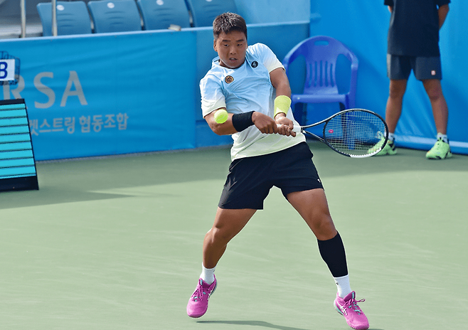 최근 국내 대회에서 두 차례 우승한 정윤성도 부산오픈 2회전 진출에 실패했다. 부산오픈 제공.&nbsp;