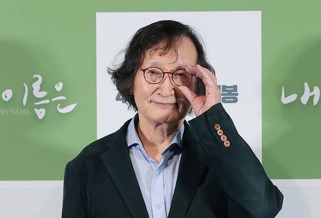 정지영 감독이 지난 2일 서울 용산구 CGV용산아이파크몰에서 열린 영화 '내 이름은' 언론시사회 및 기자간담회에서 포즈를 취하고 있다. /뉴스1