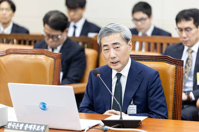 신현송 한국은행 총재 후보자가 15일 서울 여의도 국회에서 열린 제434회국회(임시회) 재정경제기획위원회 인사청문회에서 의원 질의에 답변하고 있다. /뉴스1