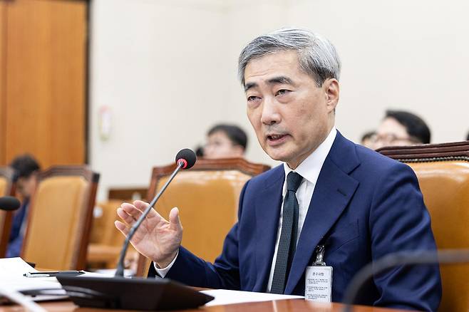 신현송 한국은행 총재 후보자가 15일 서울 여의도 국회에서 열린 제434회국회(임시회) 재정경제기획위원회 인사청문회에서 의원 질의에 답변하고 있다. 2026.4.15 뉴스1