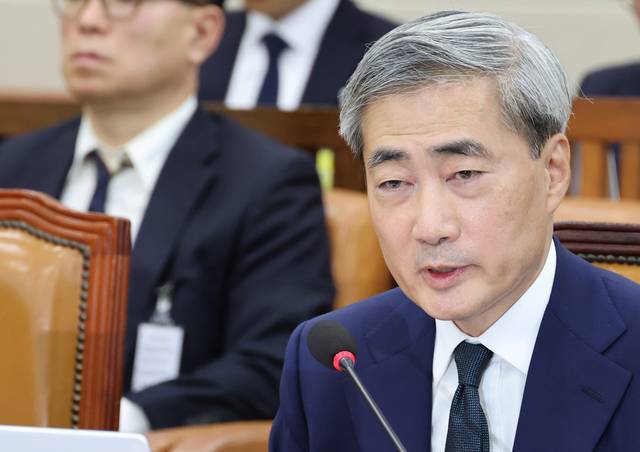 신현송 한국은행 총재 후보자가 15일 국회 재정경제기획위원회에서 열린 인사청문회에서 의원 질의에 답하고 있다. [연합뉴스]