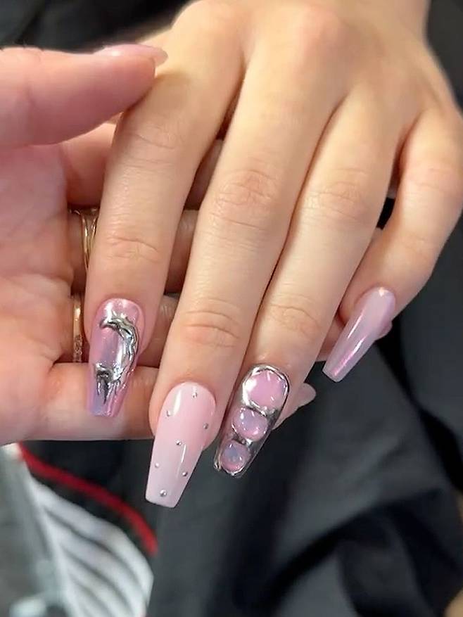 @nailsbyzola