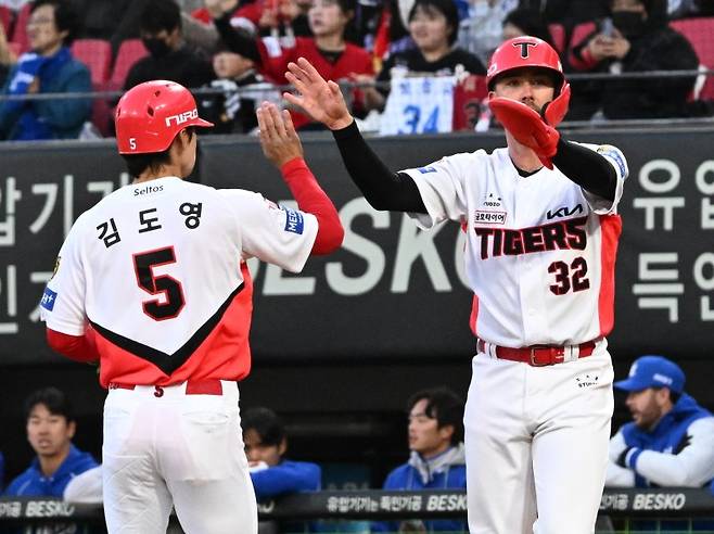 데뷔 후 13경기 연속 안타를 때려내고 있는 제리드 데일.연합뉴스