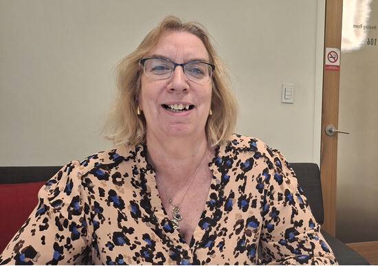 모린 베러스터드 영국 재무보고위원회(FRC) 이사가 13일 서울 중구 달개비에서 <한겨레>와 인터뷰 하고 있다.