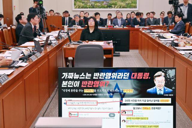 김기현 국민의힘 의원이 15일 국회에서 열린 외교통일위원회 전체회의에서 최근 이재명 대통령이 사회관계망서비스(SNS)에 게시한 글과 관련해 조현 외교부 장관에게 질의하고 있다. 민경석 기자