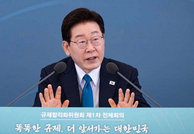 이재명 대통령이 15일 청와대에서 열린 규제합리화위원회 제1차 전체 회의에서 발언하고 있다. 왕태석 선임기자