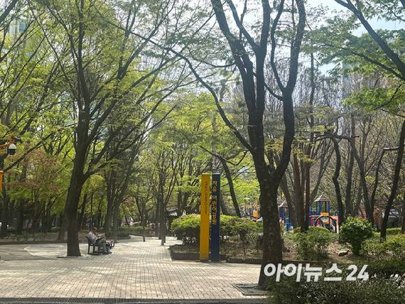 시범 아파트 단지 중간에 마련된 '자유 어린이 공원'이 보이고 있다. 2026.04.14. [사진=김민지 기자]