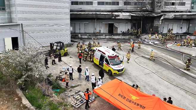 지난 12일 전남 완도군 저온 창고 화재 현장