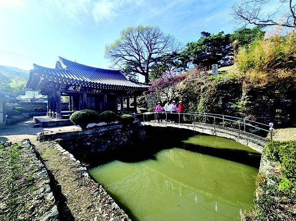 생육신 중 한 분인 조려 선생이 여생을 보낸 정자 ‘채미정’.