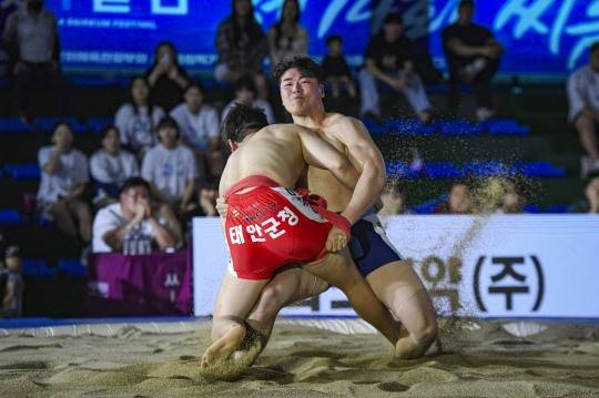 지난해 위더스제약 2025 민속씨름 문경오미자 장사씨름대회 모습 [문경시 게종]