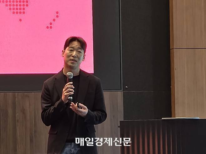 15일 서울 여의도 IFC에서 한국딜로이트그룹, 타이거리서치, 아발란체(Avalanche) 공동 주최로 열린 ‘스테이블코인 시대의 글로벌 사업전략’ 서밋에서 김용일 아발란체 아시아 사업 총괄이 발표하고 있다. [사진=안갑성 기자]