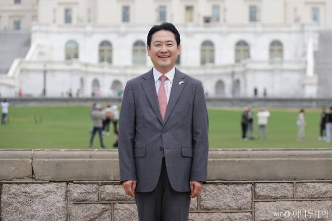 미국 워싱턴D.C. 국회의사당 앞에서 장동혁 국민의힘 대표./사진=장동혁 국민의힘 대표 팬카페 '장동혁 IN 만사혁통' 갈무리