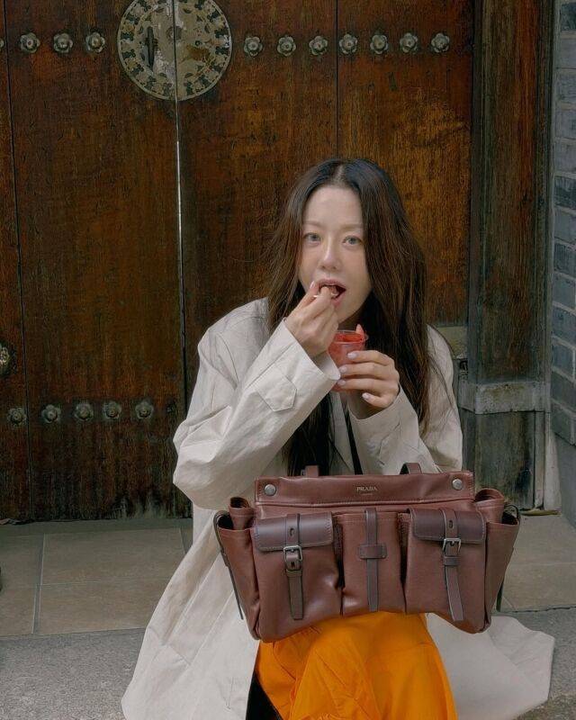 고현정이 세련된 봄 패션과 독보적인 분위기로 근황을 전했다. / 고현정 SNS