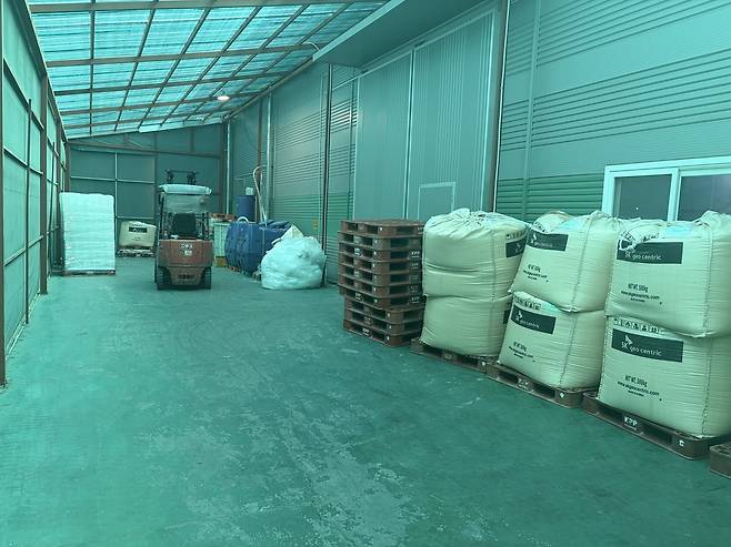 14일 오후 경기도 화성시 한 플라스틱 제조업체 창고가 중동전쟁 영향으로 인한 원료 수급 불안으로 비어있다. [부애리 기자]