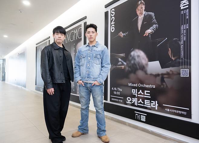김영상(왼쪽) SM클래식스 소속 작곡가와 비트박서 빅맨이 만나 서울시국악관현악단 신작 ‘오가닉 사이보그’ 무대를 선보인다. 국악관현악단이 비트박서를 협연자로 신작을 위촉한 것은 이번이 처음이다. 윤창빈 기자