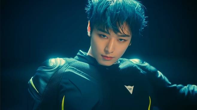 노상윤 감독은 아이돌 개인이 가진 매력을 극대화하는 촬영 방식을 통해, K-POP 팬들에게 사랑받는 대표적 영상 디렉터로 떠올랐다/더보이즈(THE BOYZ) 아이덴티티 필름 ‘제너레이션 제트(GENERATION Z)’ 캡쳐