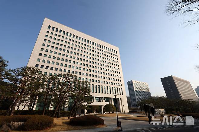 [서울=뉴시스] 배훈식 기자 = 공소청·중수청 설치법이 국회 본회의를 통과하며 검찰 개혁 입법 마무리 단계에 들어선 23일 오전 서울 서초구 대검찰청 모습. 1948년 정부 수립과 함께 출범한 검찰청은 오는 10월 78년 만에 문을 닫게 된다. 2026.03.23. dahora83@newsis.com