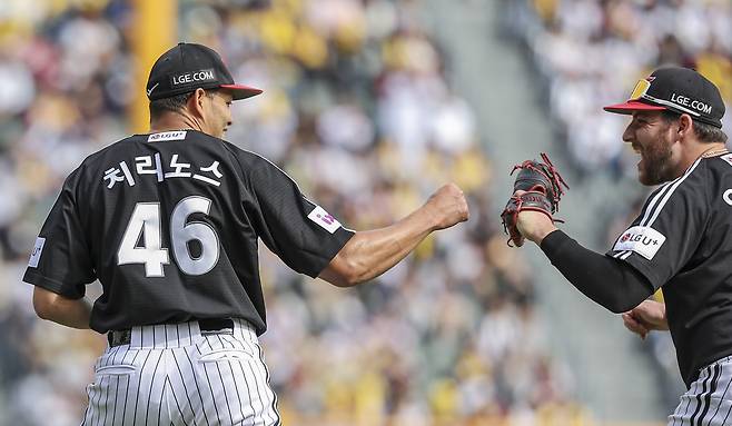 LG 치리노스와 오스틴 딘. 연합뉴스