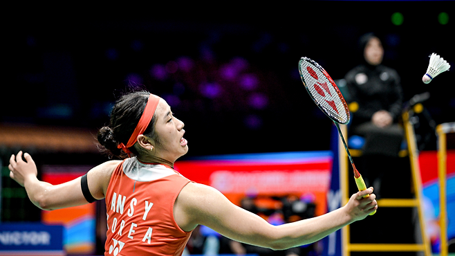 안세영이 지난 12일 아시아선수권 결승에서 왕즈이의 공을 받아내고 있다. 신화연합뉴스