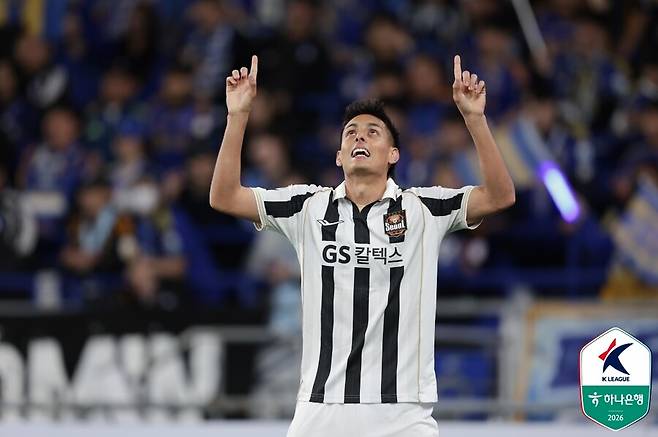 ▲ 15일 울산 문수축구경기장에서 하나은행 K리그 2026 2라운드 순연 경기가 열렸다. 서울이 전반에만 3골을 터뜨린 끝에 울산을 4-1로 꺾고 10년간 이어오던 울산 원정 징크스를 날려버렸다. ⓒ 한국프로축구연맹