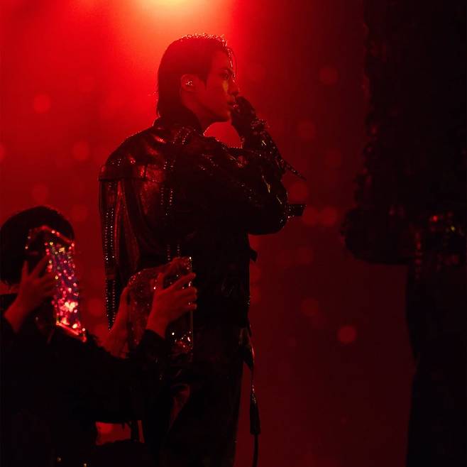 방탄소년단 진, 세이렌이 된 '美의 남신'..고양 물들인 환상 보컬→퍼포먼스