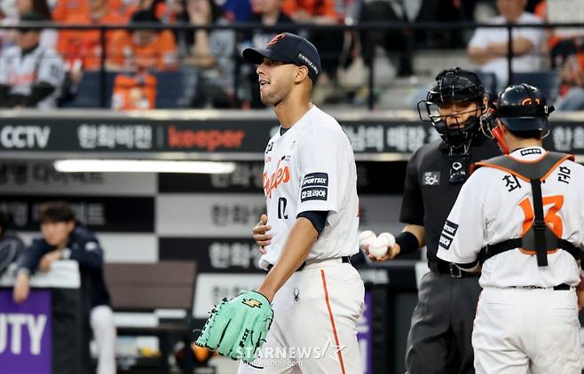 [한번에쓱] '1회초 타자일순에 7실점' 강판되는 에르난데스