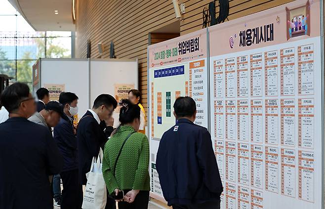 인구 고령화도 청년 남성들의 경제활동참가율 하락에 기여했다.[사진｜뉴시스]