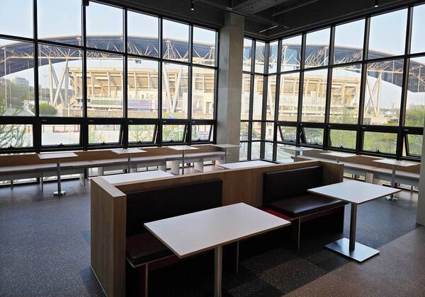 '그라운드 블루' 오픈, 수원삼성 팬들 위한 복합 문화 공간 탄생…경기장 밖에서도 소통 이어질까.(사진제공=수원삼성블루윙즈축구단)