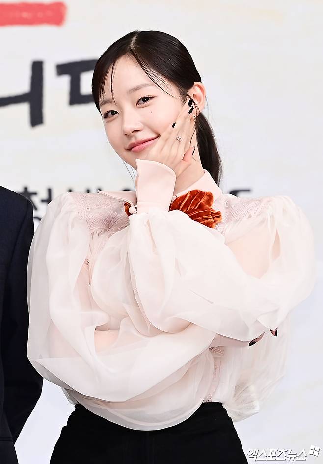 손바닥에 쏙 들어가는 작은 얼굴
