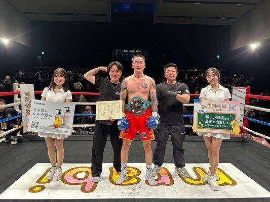 복싱 미들급 동양 챔피언에 오른 백하소(가운데) [더원프로모션 신홍균 대표 제공. 재판매 및 DB 금지]