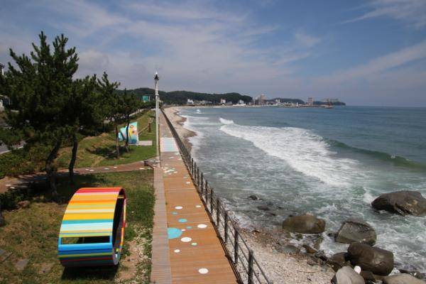 ◇해파랑길을 따라 걷는 ‘2026 웰니스워크양양’이 5월부터 11월까지 운영된다. 사진은 해파랑길 제44코스인 정암리 몽돌소리길.