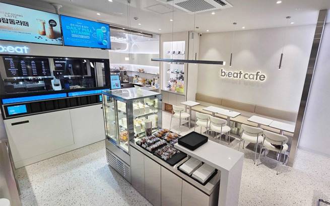 비트코퍼레이션은 유·무인 하이브리드 매장 ‘b;eat CAFÉ(비트카페)’ 1호점 오픈하고, B2C시장 본격 공략에 나선다고 16일 밝혔다.(사진제공 = 비트코퍼레이)
