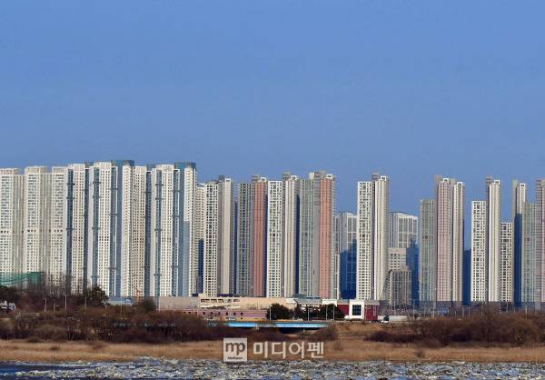 층간소음 사후확인제가 적용된 아파트들이 최근 준공 구간에 들어서며 저감 기술과 시공 품질이 실제 단지에서 검증되는 시점이 다가오고 있다./사진=미디어펜 김상문 기자