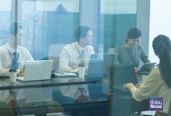 고용노동부는 노동절이 「노동절 제정에 관한 법률」에 따라 5월 1일로 특정된 유급휴일인 만큼, 기존과 동일하게 다른 날로 대체할 수 없다고 16일 밝혔다. ⓒ베이비뉴스