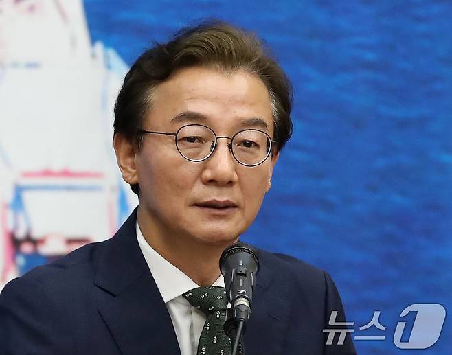 전재수 더불어민주당 부산시장 후보가 15일 부산 동구 부산항국제전시컨벤션센터에서 열린 부산 현장 최고위원회의에서 발언을 하고 있다. 2026.4.15 ⓒ 뉴스1 윤일지 기자