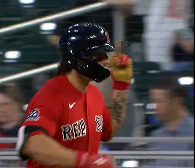 관중을 향해 손가락 욕을 하는 재런 듀란. 사진=MLB.com 중계 화면 캡쳐