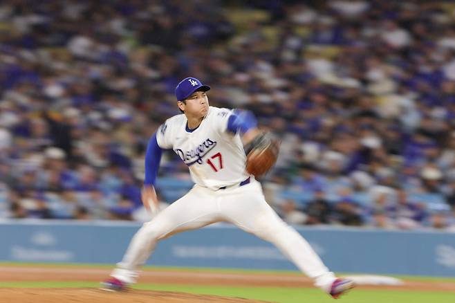 LOS ANGELES, CALIFORNIA - MARCH 31: Shohei Ohtani #17 of the Los Angeles Dodgers pitches during the fourth inning of a baseball game against the Cleveland Guardians at Dodger Stadium on March 31, 2026 in Los Angeles, California.   Ryan Sirius Sun/Getty Images/AFP (Photo by Ryan Sirius Sun / GETTY IMAGES NORTH AMERICA / Getty Images via AFP)







<저작권자(c) 연합뉴스, 무단 전재-재배포, AI 학습 및 활용 금지>
