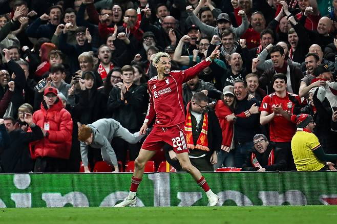 (FILES) Liverpool's French forward #22 Hugo Ekitike celebrates scoring his team's second goal during the UEFA Champions League, round of 16 second leg football match between Liverpool and Galatasaray at Anfield in Liverpool, north-west England on March 18, 2026. A rising star with a strong ?personality? at Reims, Hugo Ekitike subsequently struggled to make his mark at the star-studded PSG of the Mbappe-Neymar-Messi era, an experience he describes as ?complicated but necessary? for the brilliant Liverpool striker, who returns to the Parc des Princes on April 8, 2026. (Photo by Paul ELLIS / AFP)
<저작권자(c) 연합뉴스, 무단 전재-재배포, AI 학습 및 활용 금지>