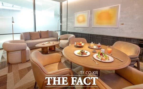 오는 17일부터 운영하는 대한항공 인천공항 제2터미널 일등석 라운지 내부. /대한항공