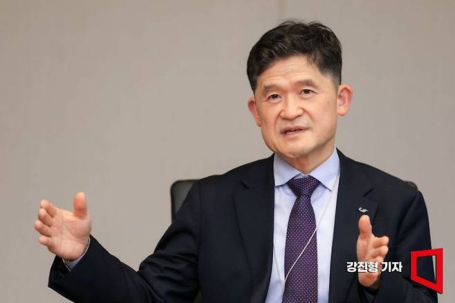 배채윤 LS일렉트릭 기반기술연구단장이 13일 경기 안양 LS일렉트릭 글로벌 R&D 캠퍼스에서 인터뷰 하고 있다. 강진형 기자