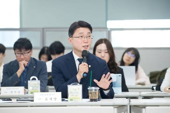 류제명 과학기술정보통신부 제2차관이 16일 오후 서울 마포구 한국건강가정진흥원 다누리콜센터에서 열린 '범정부 AX 컨설팅 착수식'에서 발언하고 있다. 과학기술정보통신부