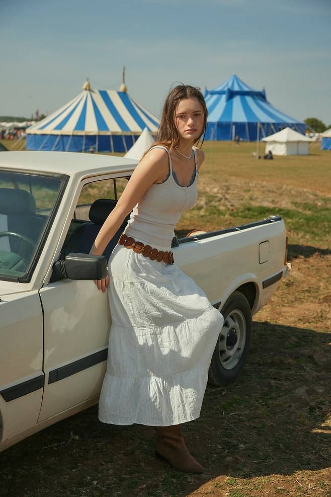 패션브랜드 후아유의 ‘Endless Fest(엔들리스 페스트)’ 컬렉션 . /후아유