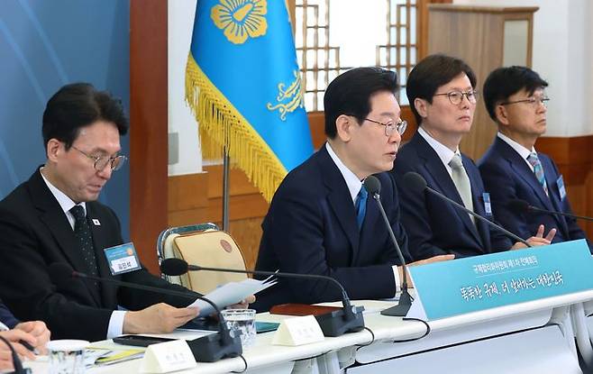 이재명 대통령이 15일 청와대에서 열린 규제합리화위원회 제1차 전체회의에서 발언하고 있다. ⓒ뉴시스