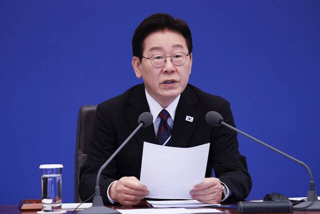 이재명 대통령이 16일 청와대에서 열린 수석보좌관회의에서 발언하고 있다. 청와대사진기자단