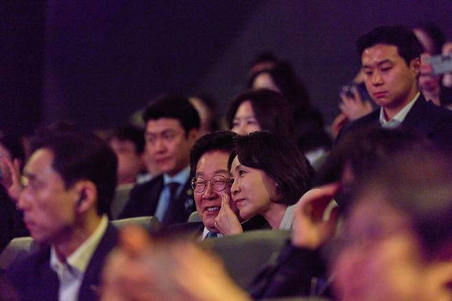 이재명 대통령과 김혜경 여사가 15일 서울 용산 CGV를 찾아 제주 4·3 사건을 다룬 영화 '내 이름은'을 관람하고 있다. 사진 청와대