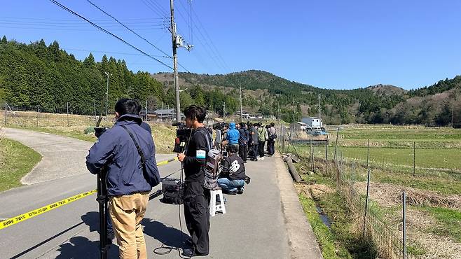 아다치 유키의 시신이 발견된 교토부 난탄시 소노베초에 모여든 일본 취재진. 정원석 특파원